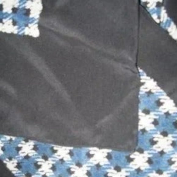 ❤️CHRISTIAN DIOR XL 56 x 54 Navy Pink Runway Silk Scarf Piano Shawl Wrap - Picture 6 of 8